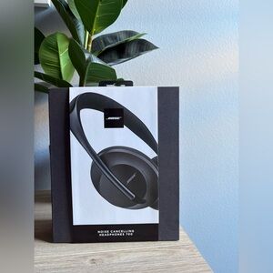 Bose Noise Cancelling Headphones 700 over the ear